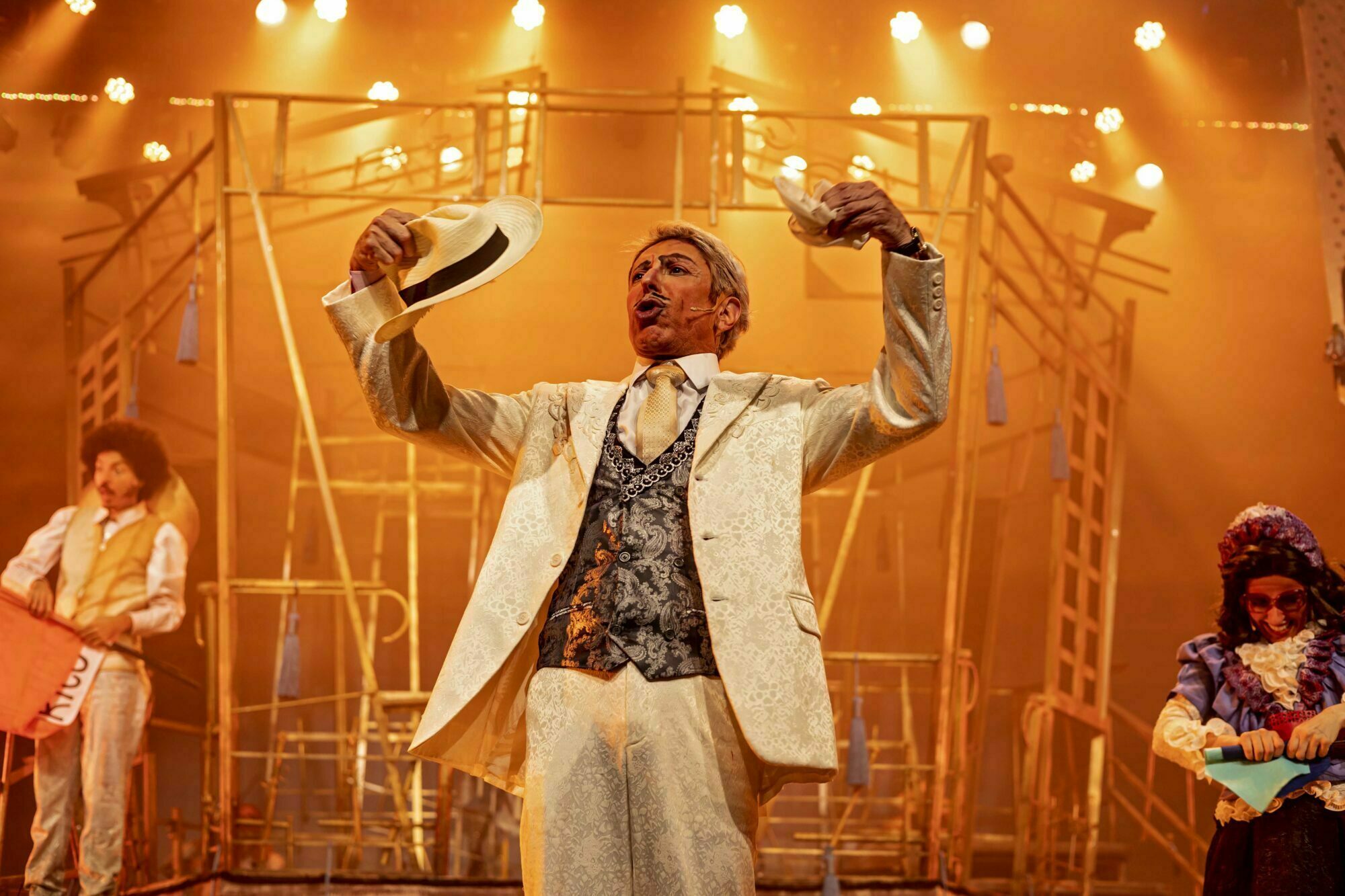 O Bem Amado Musicado é uma das atrações aguardadas no Teatro Guaíra no Festival de Curitiba (Créd. Ronaldo Gutierrez) O Bem Amado Musicado é uma das atrações aguardadas no Teatro Guaíra no Festival de Curitiba - Foto: Ronaldo Gutierrez