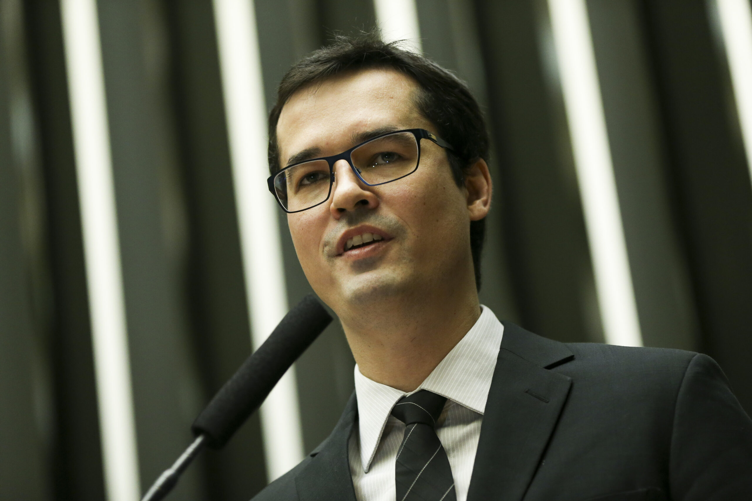 Brasília - O Procurador da República, coordenador da Força Tarefa do Ministério Público Federal na Operação Lava Jato, Deltan Dallagnol, durante comissão geral da Câmara dos Deputados para discutir o Projeto de Lei 4850 de 2016 que estabelece dez medidas de combate à corrupção, a crimes contra o patrimônio público e ao enriquecimento ilícito de agentes públicos. (Marcelo Camargo/Agência Brasil)