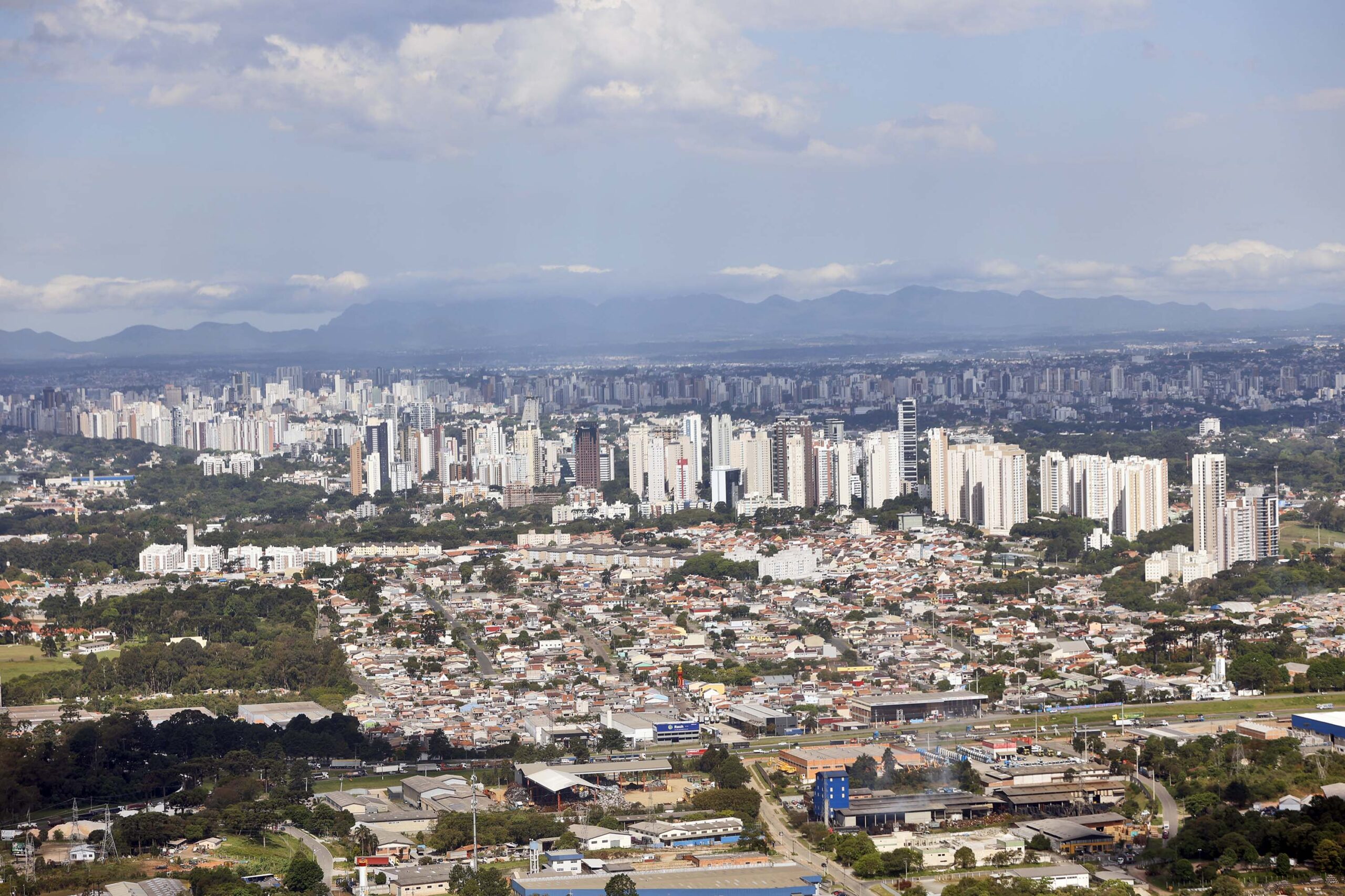 Imagens aéreas de Curitiba e região metropolitana - Campo Largo - BR 277 - Rodovia do Café - Represa do Passaúna - bairros Bigorrilho, Champagnat, Agua Verde, Batel, Centro Civico, Centro, Bacacheri, Alto da Glória, Alto da XV, Juveve, Cabral. Parque Barigui. Estádio Couto Pereira - Estádio do Coritiba -