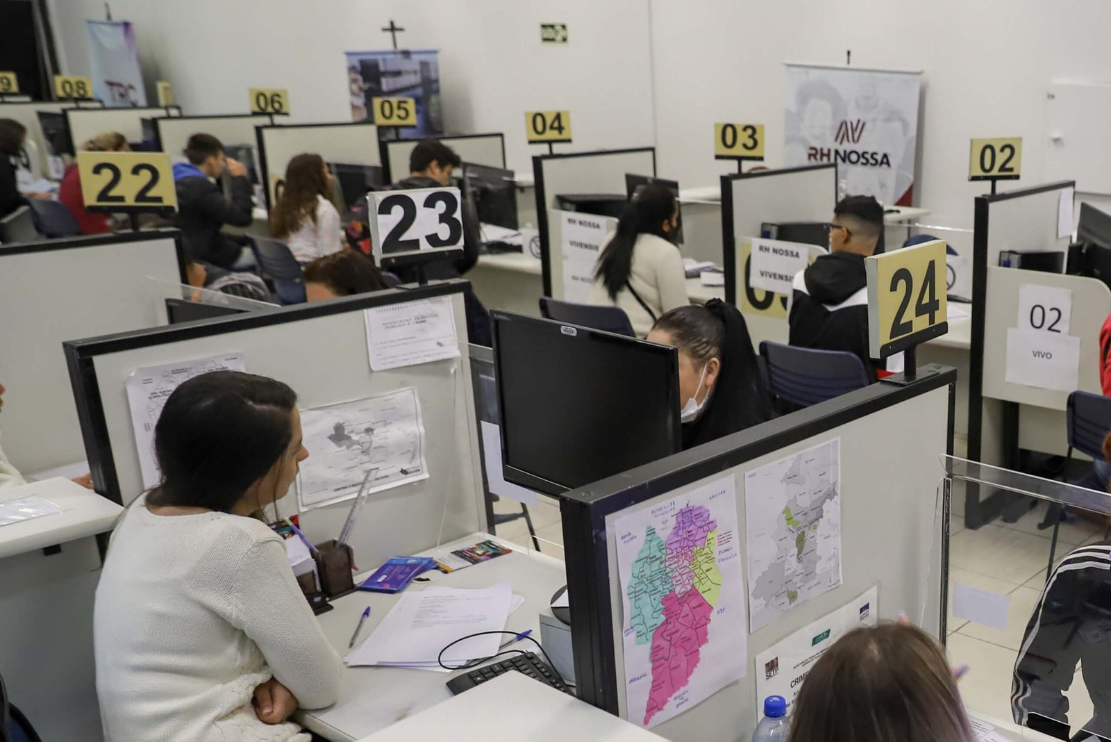 Estado promove mutirão de emprego com 1.784 vagas para operador de telemarketing na Agencia do Trabalhador.
Foto: Geraldo Bubniak/AEN