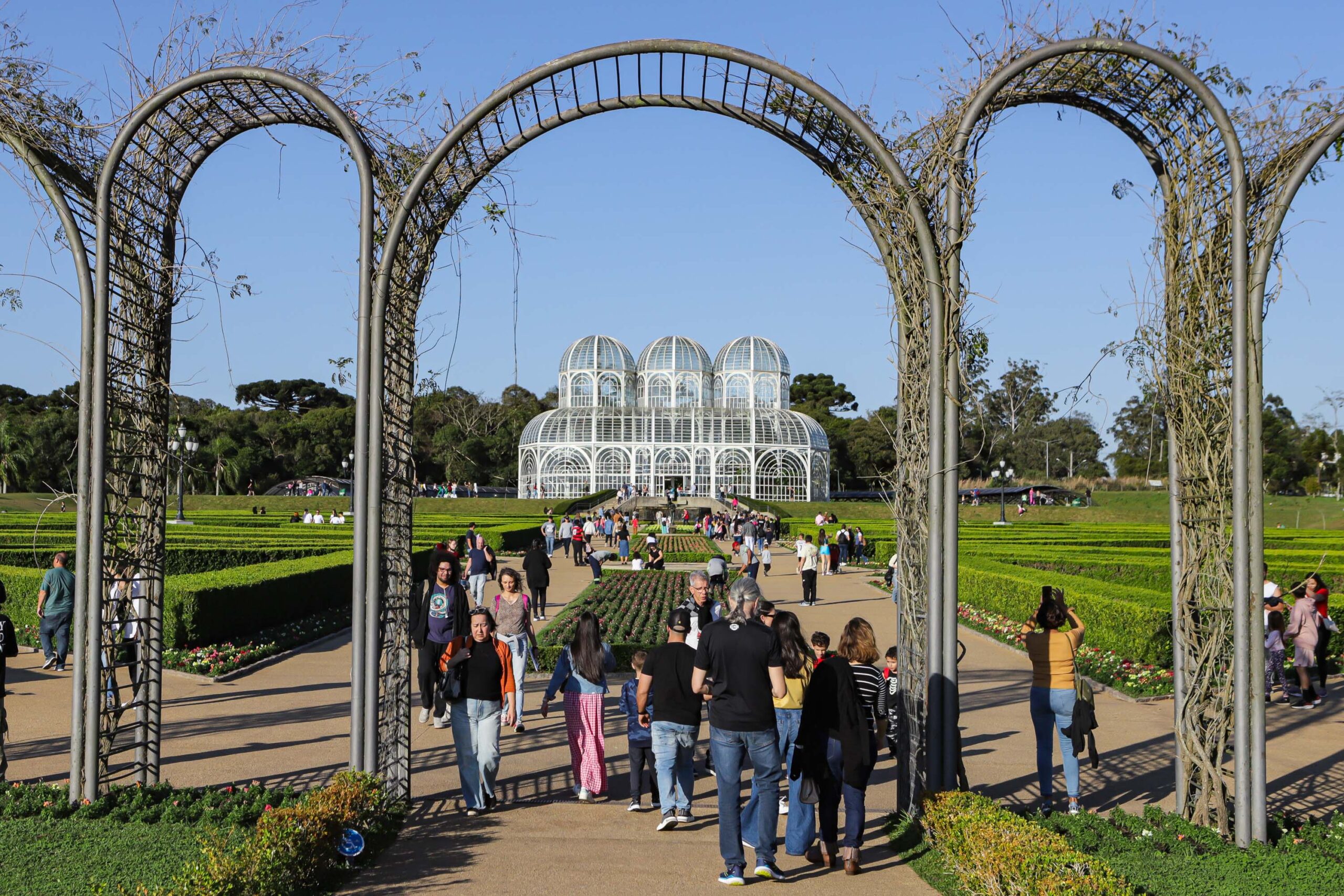 jardim_botanico_foto_rdziura-5558 Os primeiros cursos presenciais vão acontecer em Curitiba, Guaratuba, Pontal do Paraná, Paranaguá, Ponta Grossa, Londrina, Maringá, Foz do Iguaçu, Irati, Bom Sucesso do Sul, São Mateus do Sul, Nova Londrina e Porto Rico. Na foto o Jardim Botânico - Foto: Roberto Dziura Jr/AEN