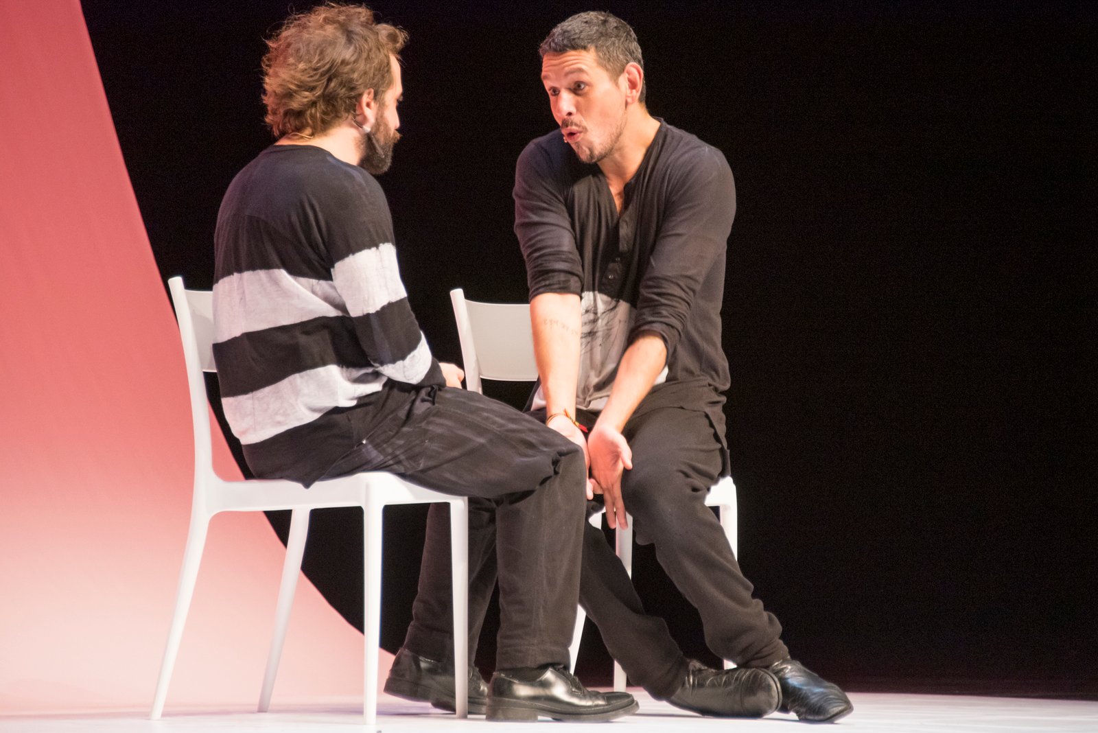 No elenco, os atores Gregório Duvivier e João Vicente de Castro - Foto: Daniel Barboza