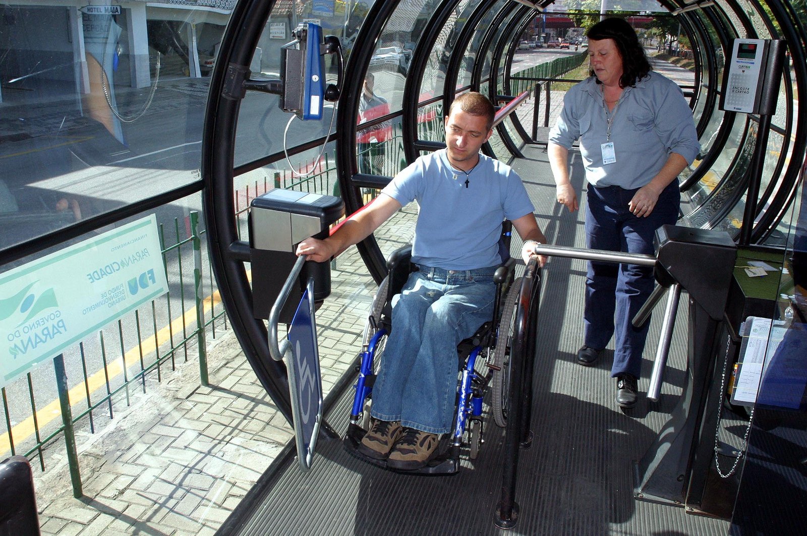 Pessoas com deficiência precisam renovar cartão-transporte isento para evitar bloqueio