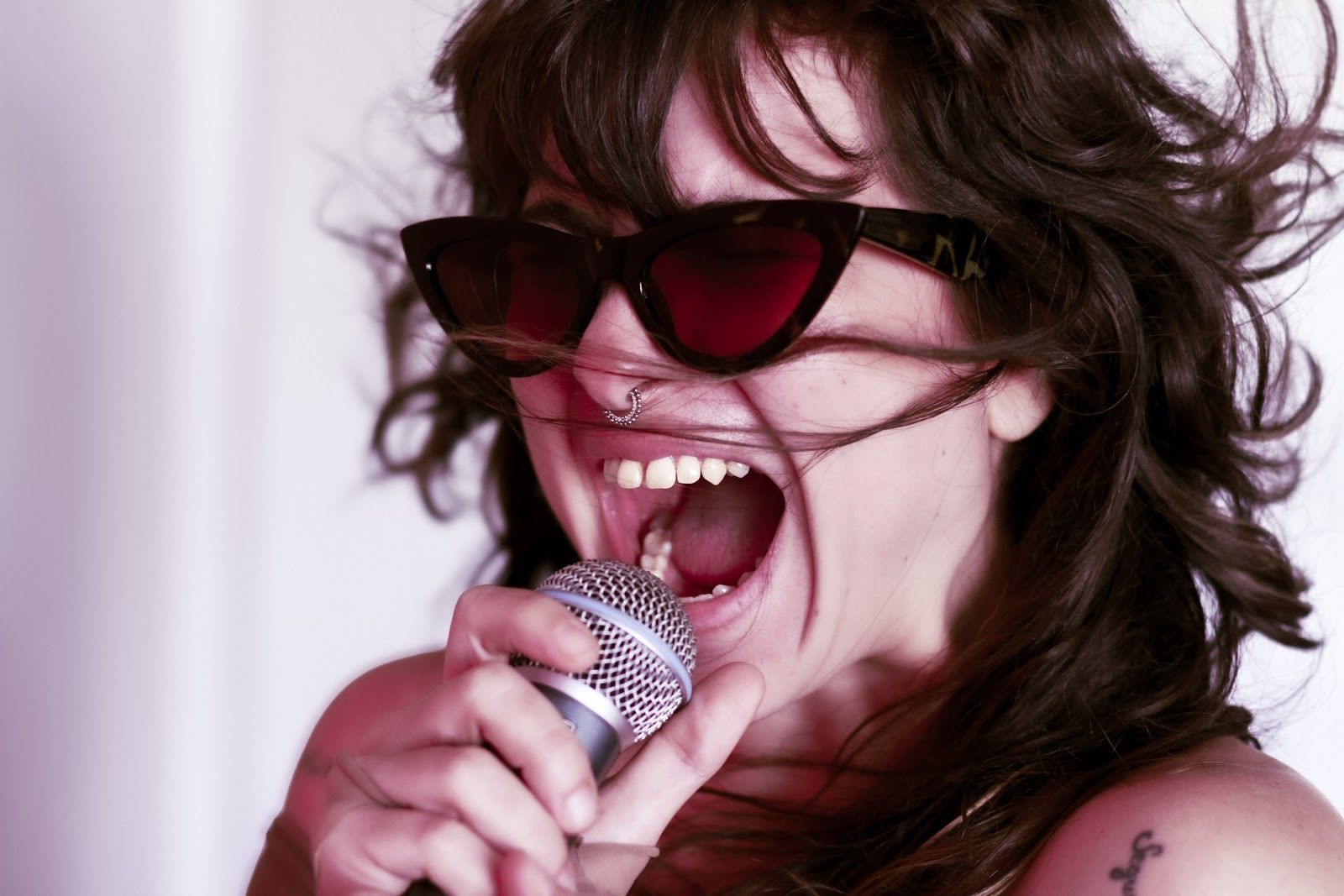 Uyara Torrente lança show-cênico com músicas inéditas em Curitiba