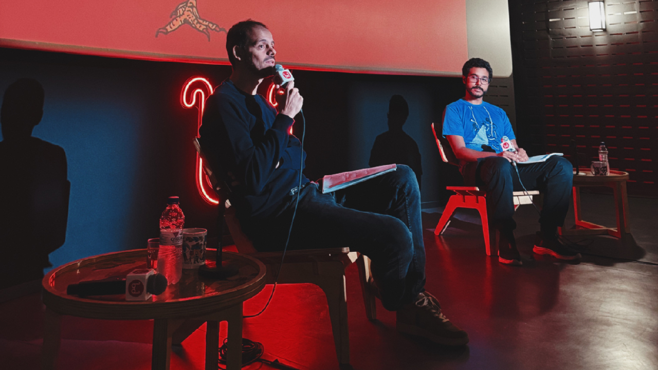 Antonio Gonçalves Jr e Gabriel Borges anunciando as produções da 14ª edição do Olhar de Cinema - Cred Aro Oito