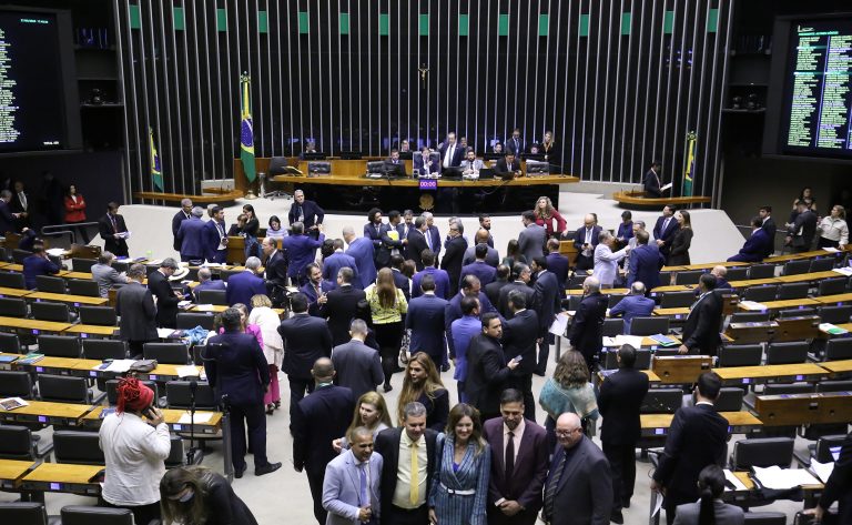 Discussão e Votação de Propostas Legislativas.