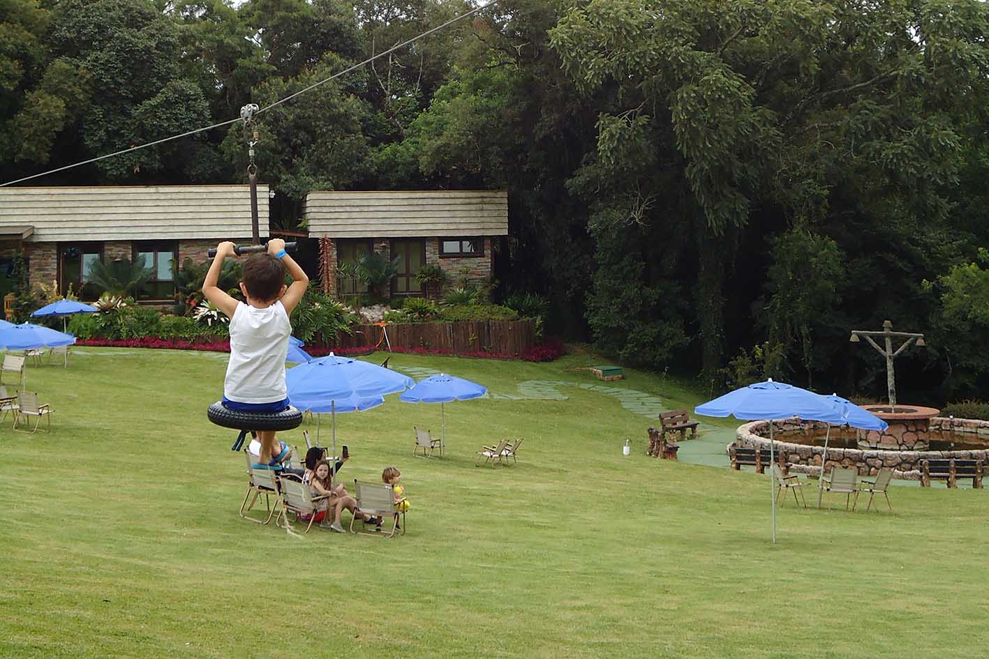 Cabo aereo Vila Katu – foto Natalia Knaut Cabo aereo Vila Katu - foto Natalia Knaut