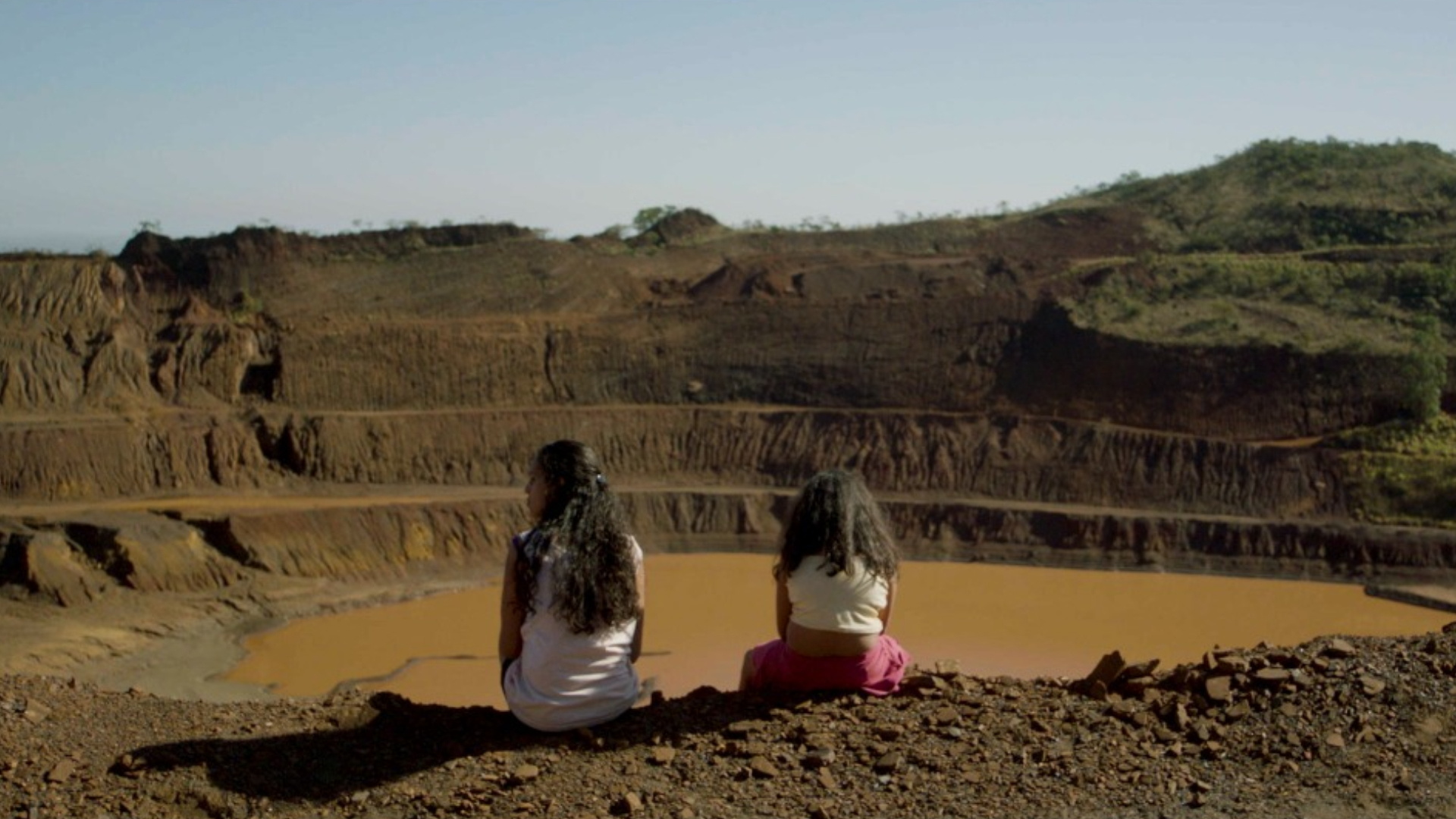 Drama “O Silêncio das Ostras” aborda a realidade de quem vive à margem da mineração no Brasil – Cred Olhar Filmes Drama “O Silêncio das Ostras” aborda a realidade de quem vive à margem da mineração no Brasil - Cred Olhar Filmes