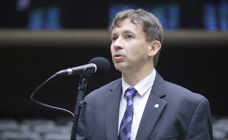 Audiência Pública - Comercialização de lentes oftálmicas sem as especificações fixadas na legislação. Dep. Eduardo Velloso (UNIÃO - AC)