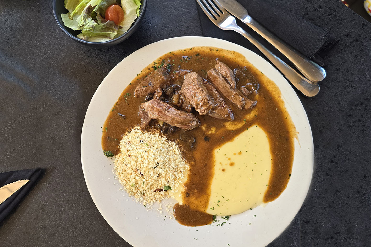 Tiras file mignon molho madeira - foto Cauby Ross (2)