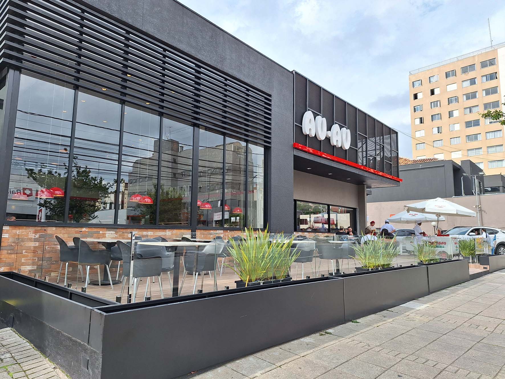 Fachada Au Au da Carlos de Carvalho – foto Jeany Dantas (3) Fachada Au Au da Carlos de Carvalho - foto Jeany Dantas (3)