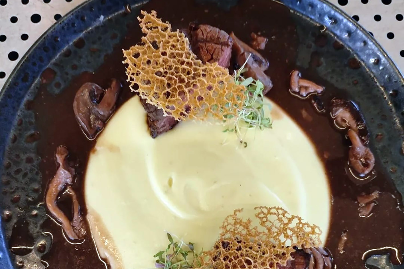 Mignon com aligot – foto Cauby Ross (1) Mignon com aligot - foto Cauby Ross (1)