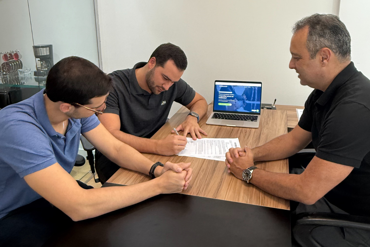 7b734048-6cda-43f2-8ace-df63bb3102cd