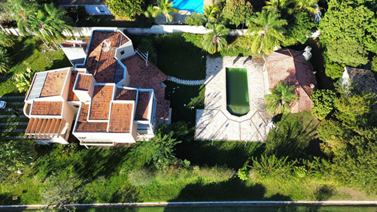 c8ecbc9c-c817-4e5f-8bad-57f43390e90f