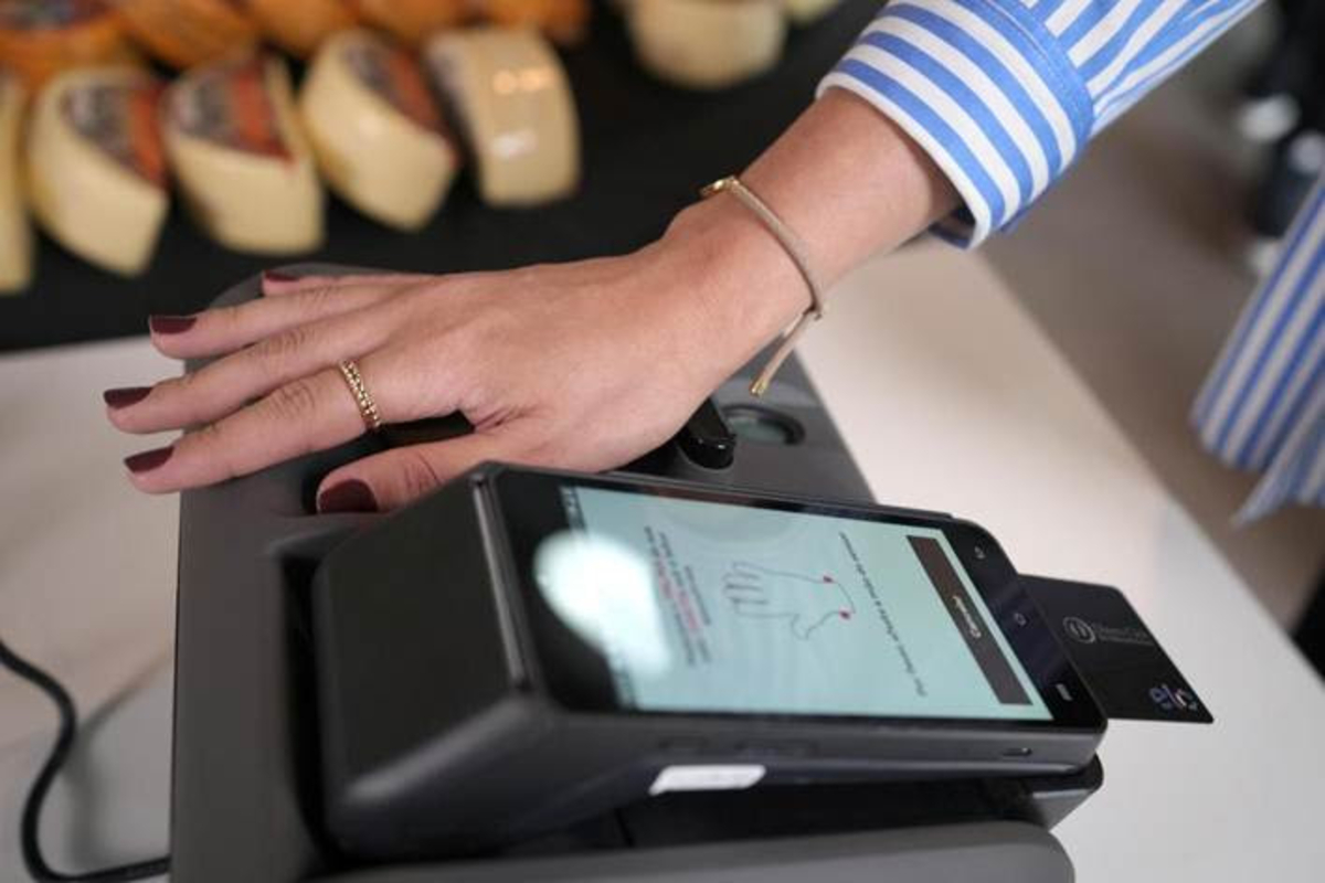 e5bb0635-77b2-40bf-8d75-1a5f41413db6