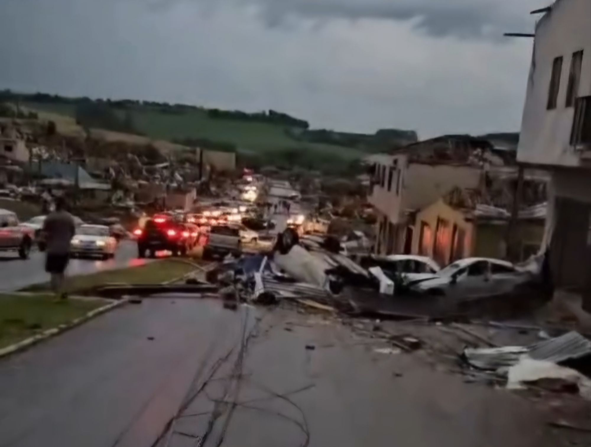 imagens, que chocam, do efeito dos fortes ventos e chuvas no paraná5764172559020339132.