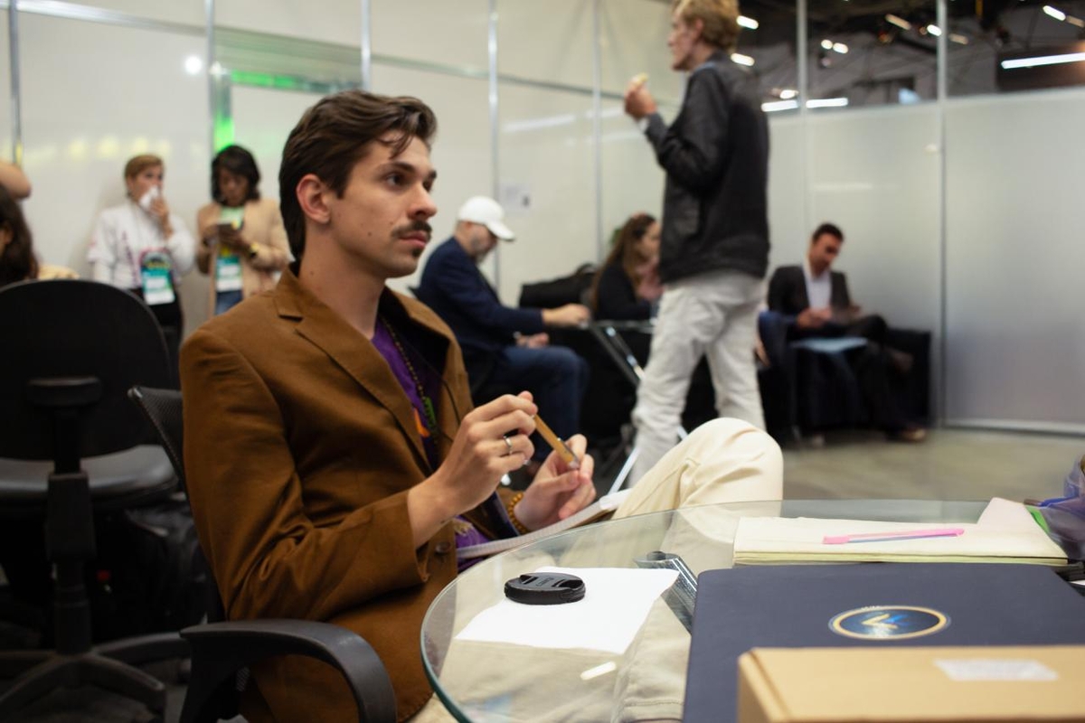 eb129323-7f39-46f3-982b-f9eb1383c804