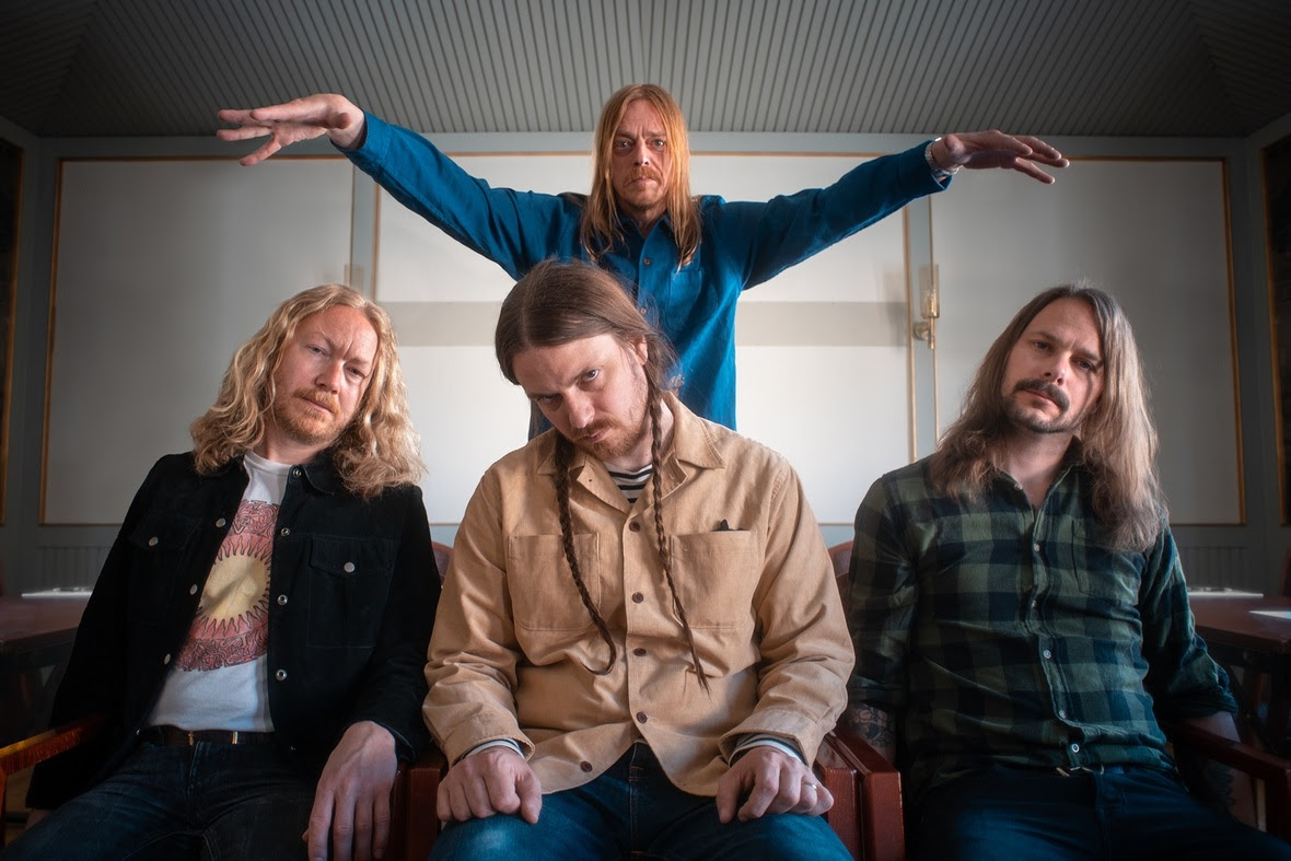 graveyard-divulgacao-nuclear-blast-1