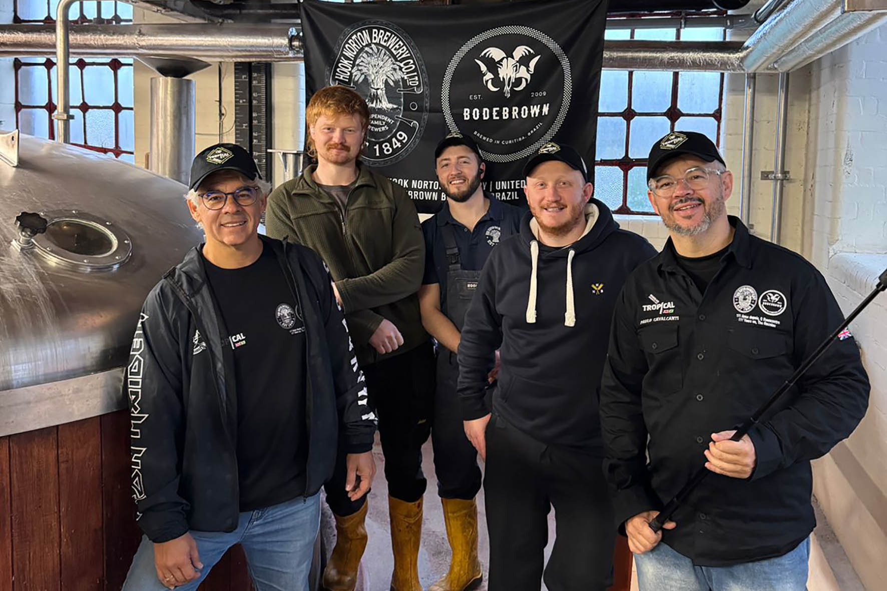 Samuel e Paulo ladeando colegas britanicos - foto Peter Smith