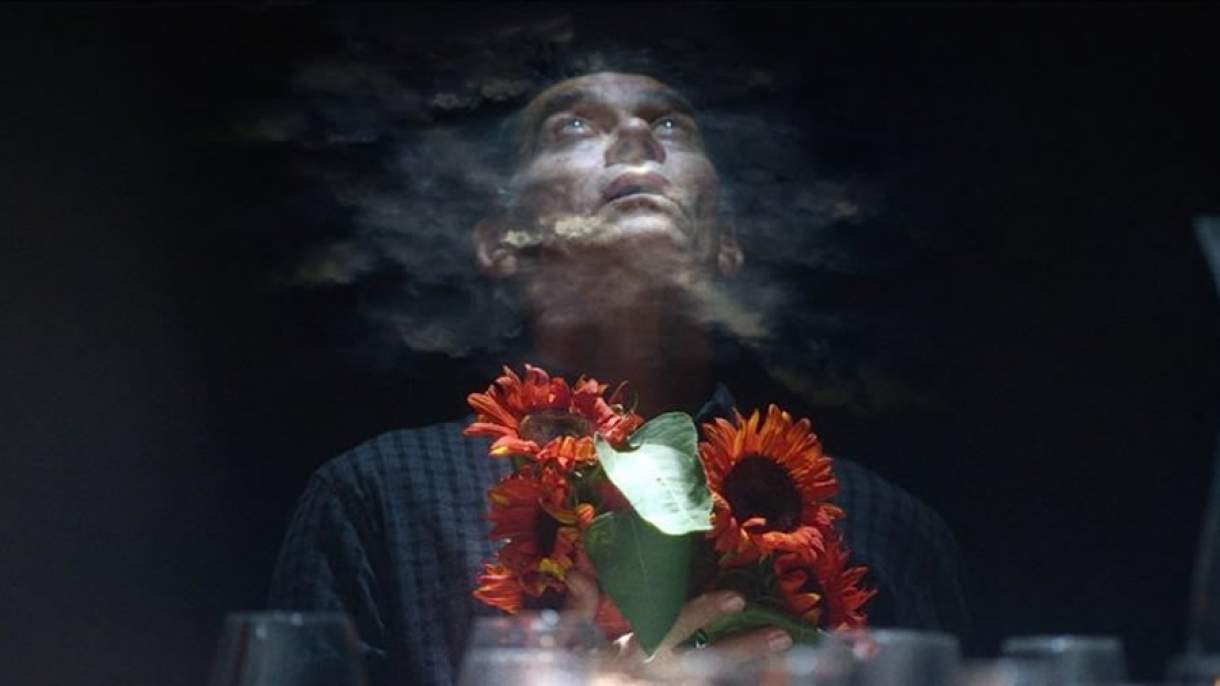 Exibição do filme “Girassol Vermelho”, oficina criativa e visita guiada fazem parte de programação paralela à exposição “A Imagem Não Serve”, de Eder Santos