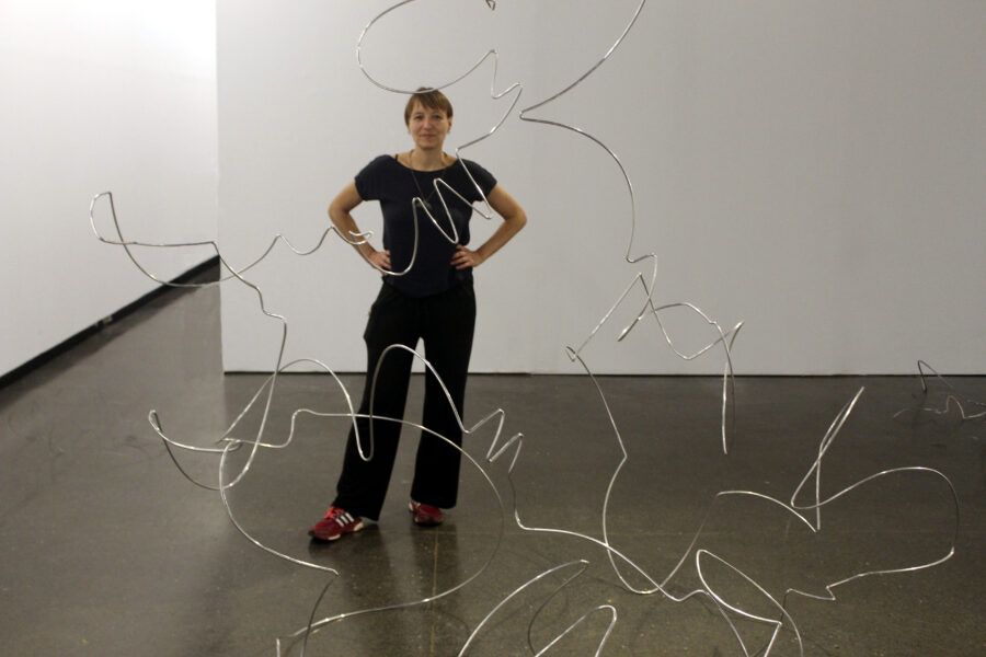 “Densidades na Rarefação: ensaios de presença” ocupa o MUMA com investigação sobre corpo, matéria e vazio