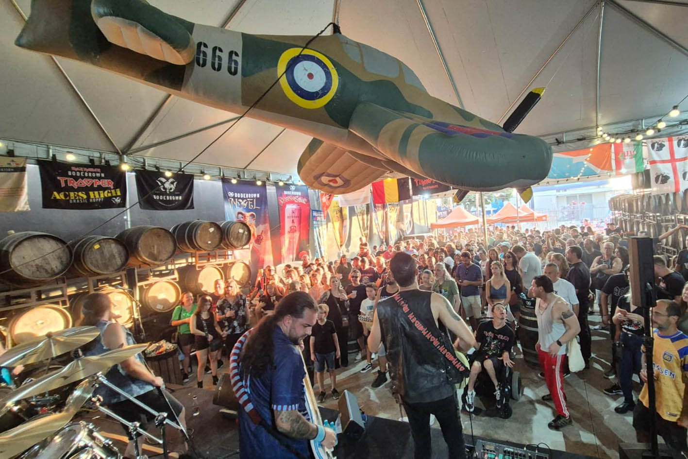 Musica ao vivo Bodebrown – foto Cauby Ross (3) Musica ao vivo Bodebrown - foto Cauby Ross (3)